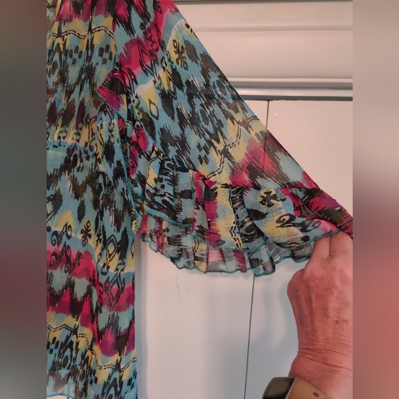 R Cinco Ranch Vibrant Patterned Top - Picture 7 of 8